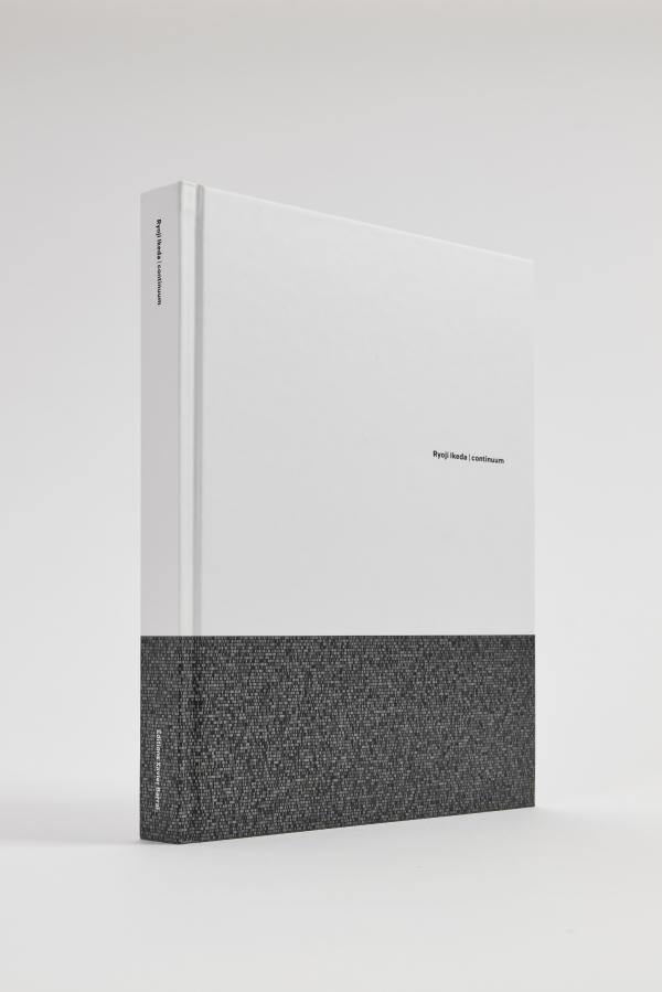 Ryoji Ikeda | continuum Design of picture book w/ Ryoji Ikeda Publisher：Editions Xavier Barral 2018 Design Team: Takeshi Asano, Keigo Shiotani © Ryoji Ikeda Photo: Takeshi Asano